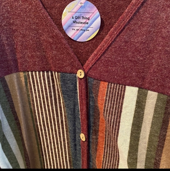 Contrast V neck button front top - Picture 6 of 6